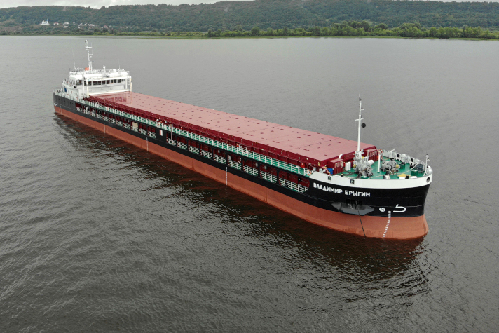 Сухогруз 'Владимир Ерыгин' отправился в первый рейс