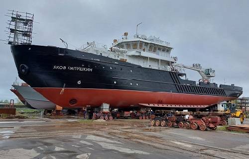Корабелы 'Вымпела' готовят к спуску на воду судно 'Яков Лапушкин'