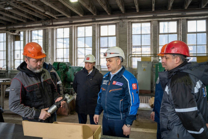 Работники ПСЗ 'Янтарь' получили новую пневматическую режущую машину