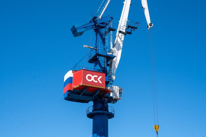 На заводе ОСК 'Янтарь' готов к вводу в работу третий портальный кран